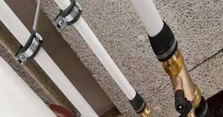 Замена труб водоснабжения в квартире: цена от 2043 руб. - СантехДомЛнн